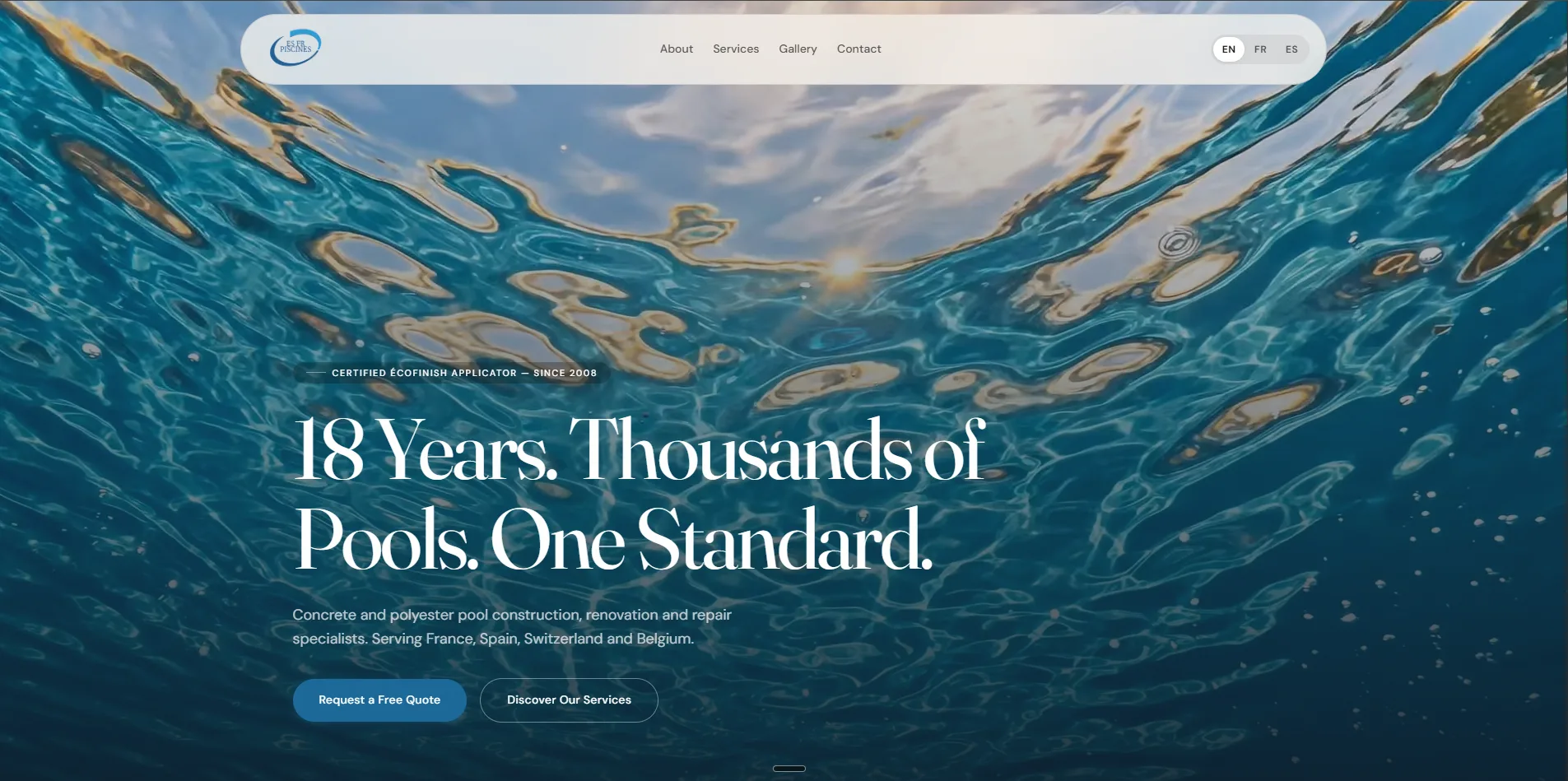 ES FR Piscines website homepage — swimming pool construction and renovation company